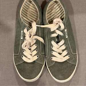 Taos Green Canvas Women’s Sneakers 7 shoes laceup great used cond comfort